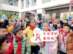 d:share晨会材料2023年11月11月13日pa_10100000044082002_1699607693248_4624x3472_mo_.jpg